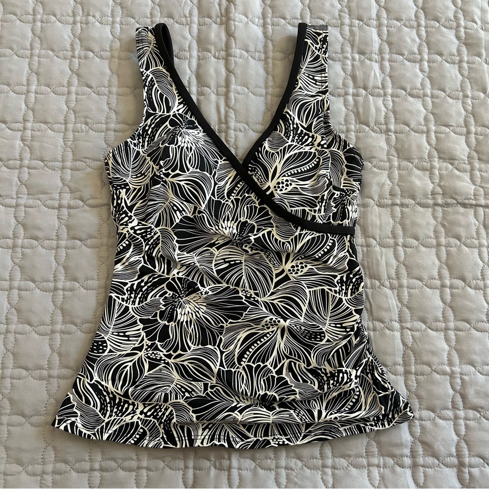 Elegant Black and White Floral Tank Top